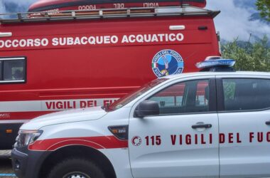 Barca a vela affonda nel Palermitano, 7 dispersi