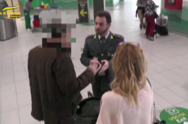 Sequestrati 460 grammi di oro all’aeroporto Marconi di Bologna