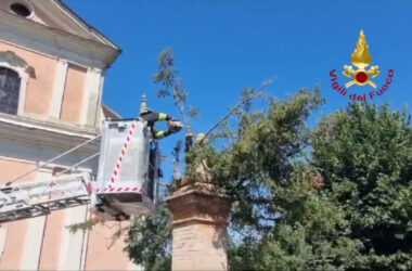 Maltempo nel Nord Italia, 450 interventi dei vigili del fuoco