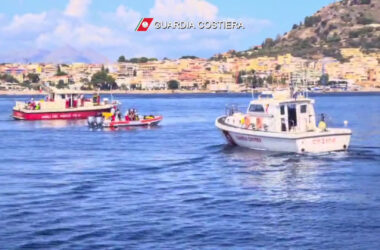 Naufragio nel palermitano, le ricerche della Guardia Costiera