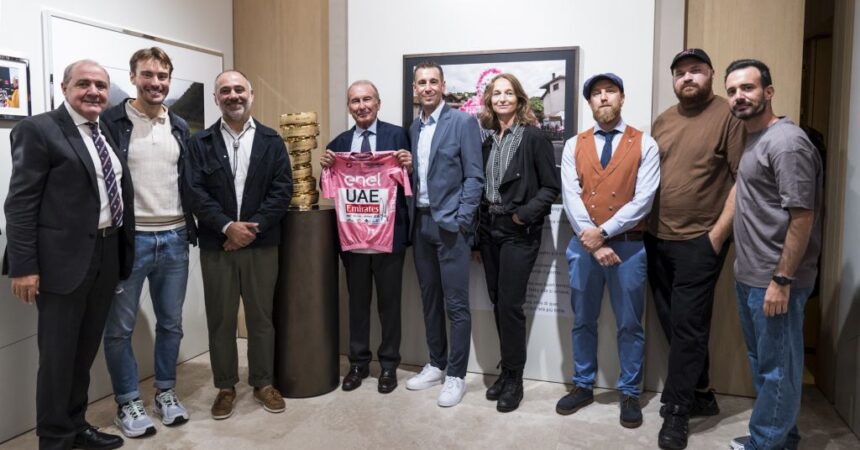 “Il Sabato Rosa del Villaggio”, a Milano una mostra sul Giro d’italia