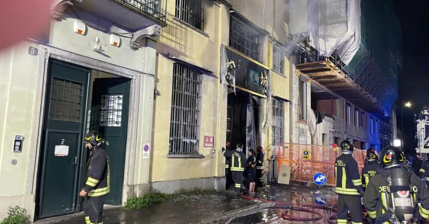 Incendo in un emporio cinese a Milano, morti tre giovani