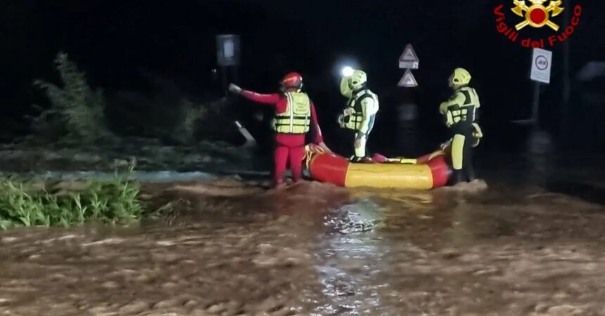 Maltempo in Toscana, dispersi bimbo e nonna nel pisano