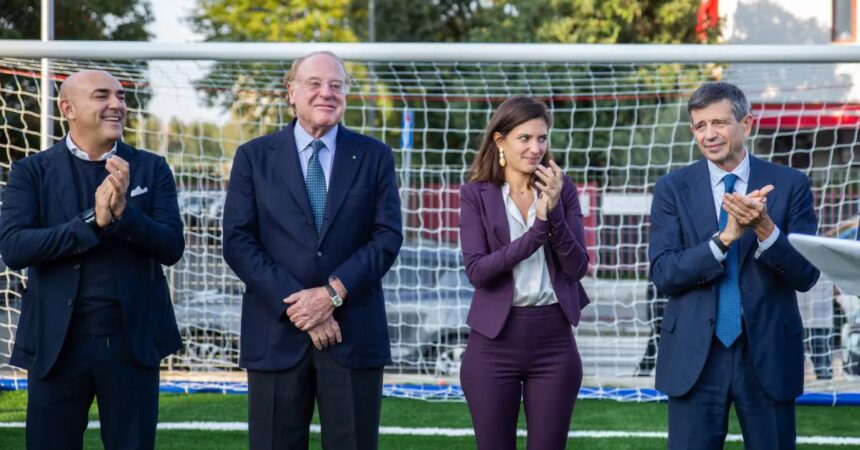 Milano, inaugurato campo da calcio per i ragazzi del quartiere Baggio