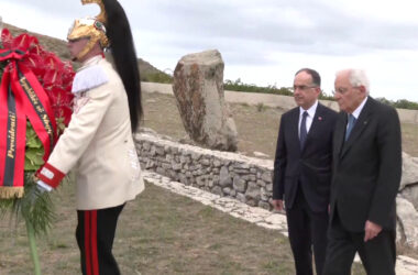 Mattarella e Begaj depongono corona di fiori a Portella della Ginestra