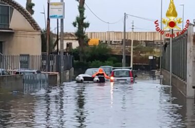 Maltempo e disagi in Sicilia, da Catania a Enna. Aeroporto di Palermo chiuso per allagamenti. Schifani convoca la giunta e predispone interventi