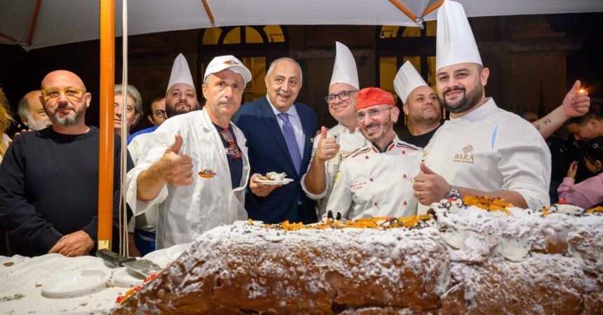 Cannolo da record a Palermo, misura 30 metri di lunghezza