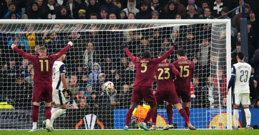 Hummels pareggia al 91°, Tottenham-Roma 2-2