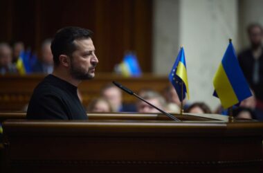 Zelensky “Tregua possibile con l’Ucraina sotto l’ombrello della Nato”