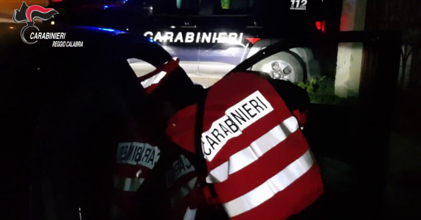 Arrestati due scafisti per uno sbarco di migranti nel reggino