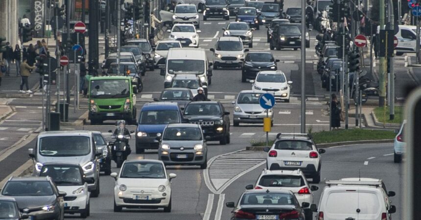 A novembre in calo il mercato dell’auto