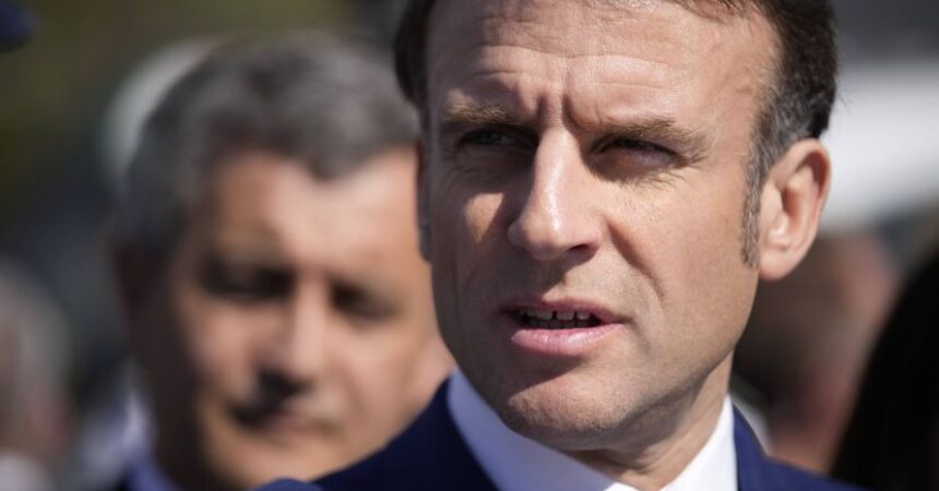 Francia, Macron “A giorni nominerò il nuovo primo ministro”