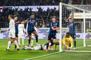 Milan battuto 2-1, l’Atalanta suona la nona e va in testa