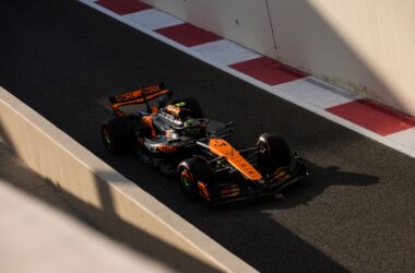 Prima fila McLaren ad Abu Dhabi, Sainz terzo, male Leclerc