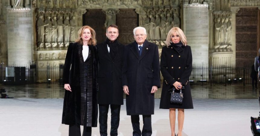 Riaperte le porte di Notre-Dame, Macron “Restituita al mondo”