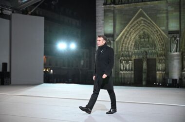 Macron “Restituiamo Notre-Dame ai fedeli, ai francesi e al mondo intero”