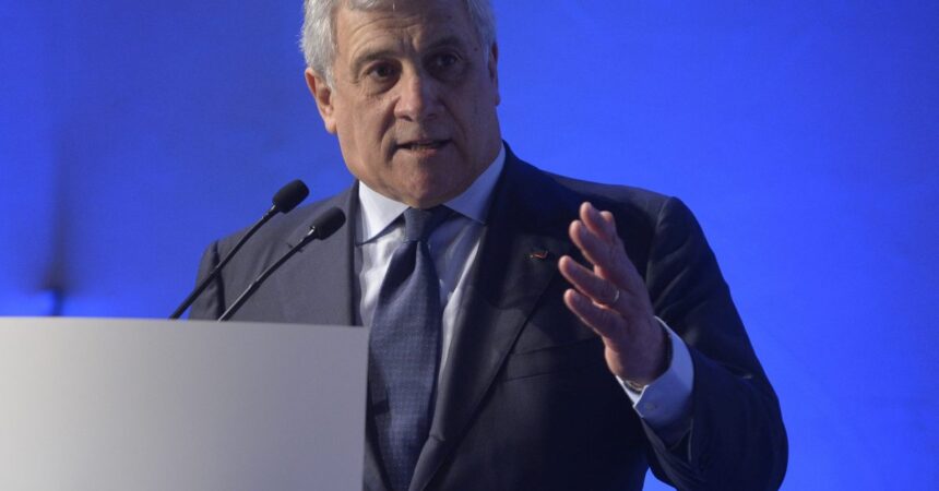 Siria, Tajani “Serve pragmatismo, vigiliamo”