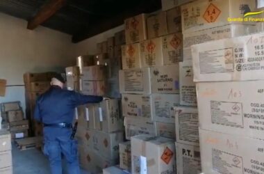 Sequestrati 2 milioni di fuochi d’artificio illegali nel cosentino