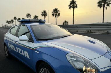 Dimentica la figlia di 4 anni in un’area di servizio, denunciata 28enne catanese