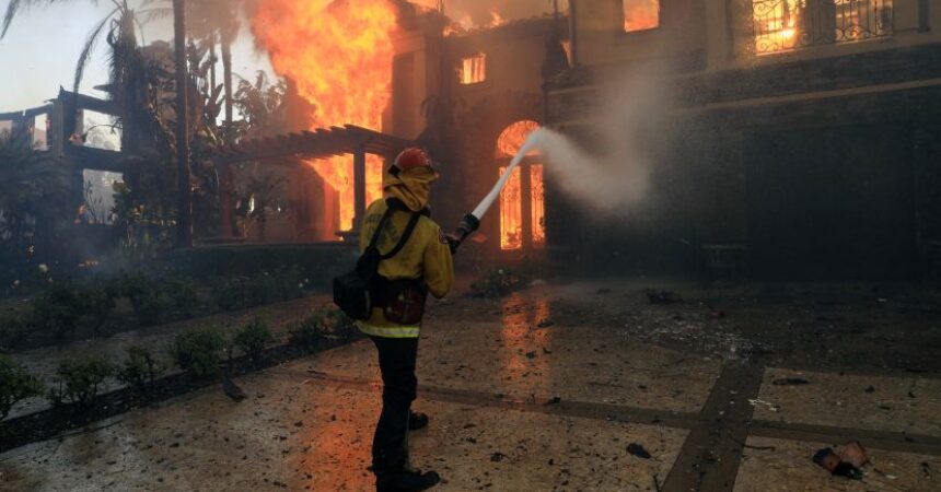 Salgono a 24 i morti a Los Angeles, preoccupano le condizioni meteo